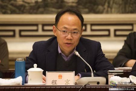 3月6日，十三屆全國人大一次會議北京代表團(tuán)召開小組會，圖為程京代表發(fā)言。千龍網(wǎng)記者耿子葉攝